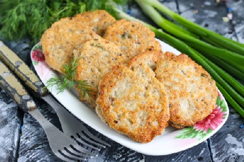 Galettes de poisson délicates et délicieuses à la semoule