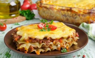 Domowa lasagne z mięsem mielonym