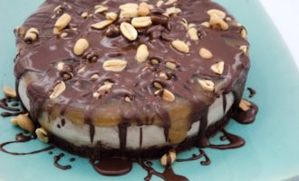 Bolo de Snickers em casa - 10 receitas fáceis com fotos passo a passo