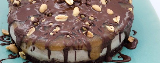 Bolo de Snickers em casa - 10 receitas fáceis com fotos passo a passo