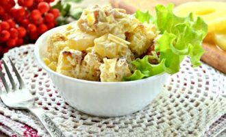 Frango, abacaxi, salada de queijo