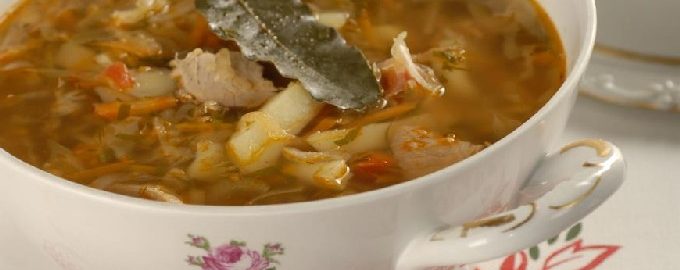 Sopa de repolho fresco