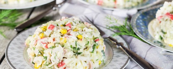 Salade de bâtonnets de crabe